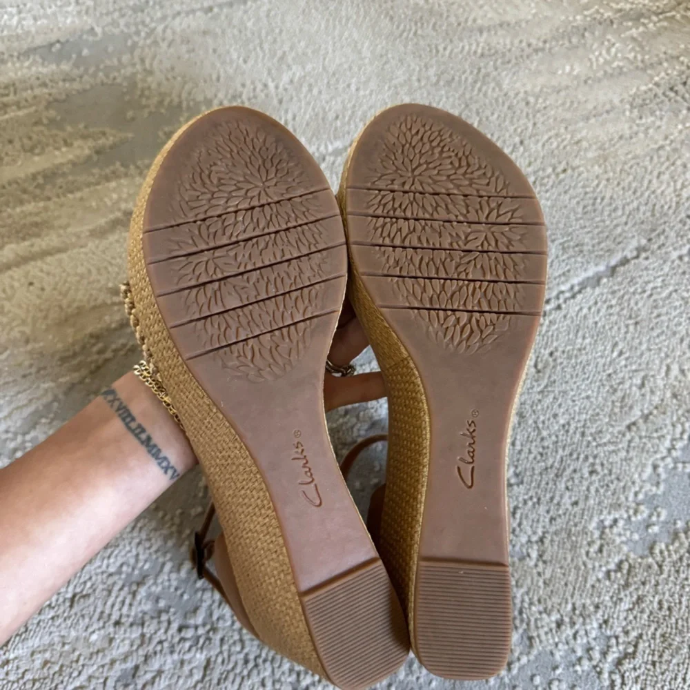 Clarks Rose Ease Ankle Strap Espadrille Platform Wedge Sandals nuetral tan 10